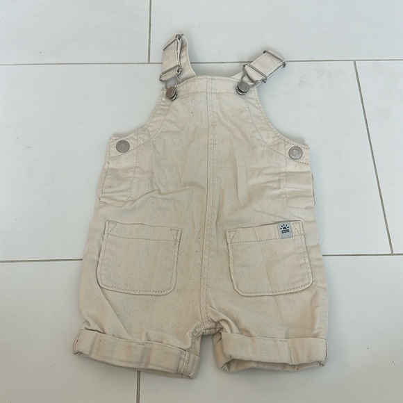 Little Co. cream overall shorts 18m - Picture 1 of 3